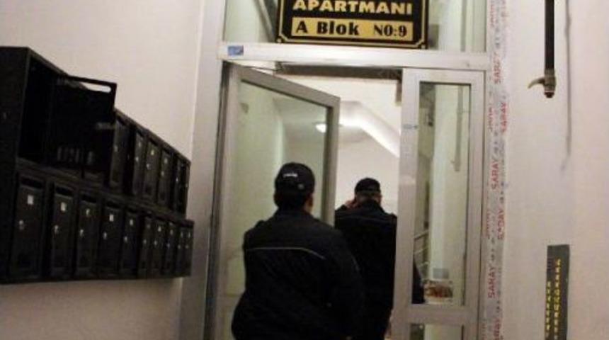 Uzman &Ccedil;avuş Intihar Etti