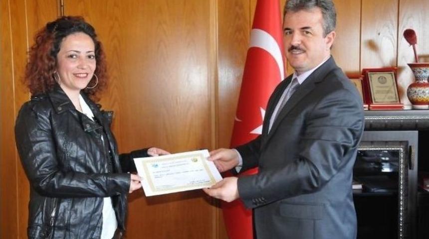 Annesi İ&ccedil;in Hatıra Ormanı Oluşturdu