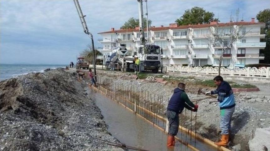 Fırtına Ve Kış Ayının Zararları Tamir Ediliyor