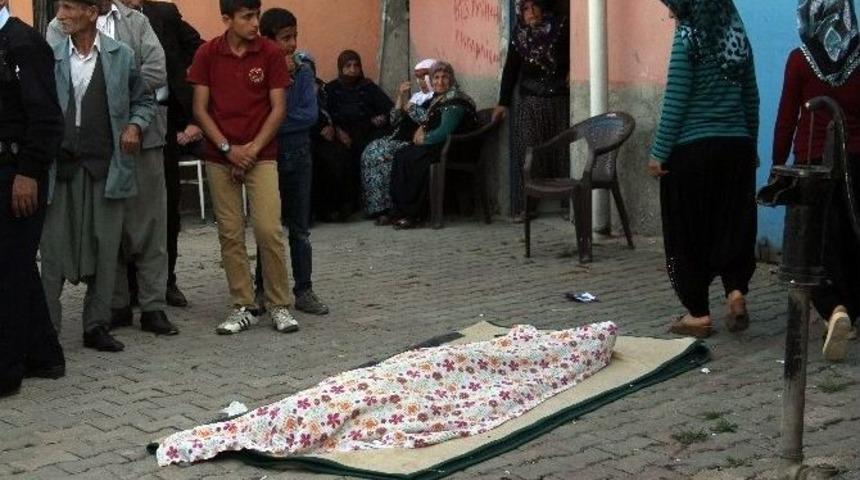 Yaşlı Adam 1&rsquo;inci Kattan D&uuml;şerek &Ouml;ld&uuml;