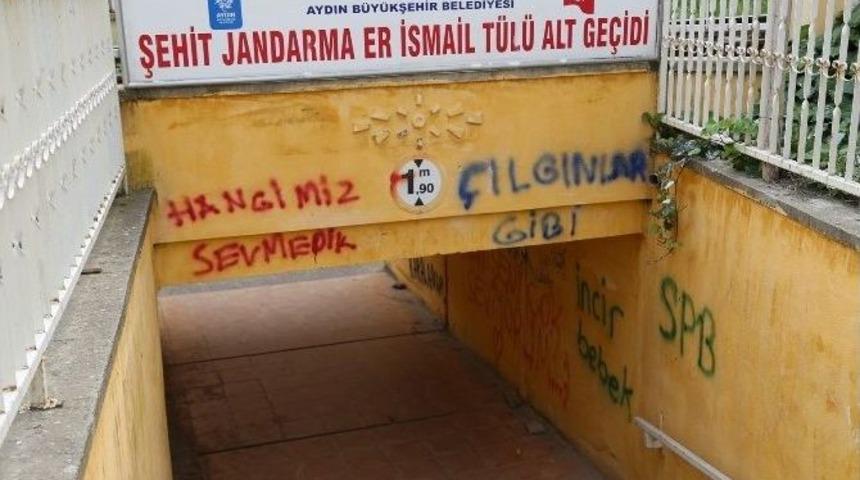 Şehit İsminin Verildiği Alt Ge&ccedil;idin Duvarları Aşıkların Gazabına Uğradı