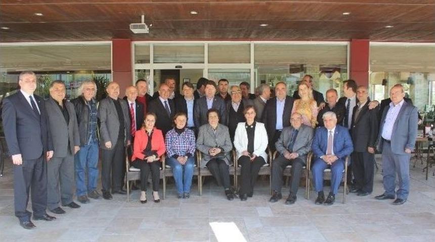 Ak Parti Milletvekili Adayları Muhtarlar İle Kahvaltıda Buluştu