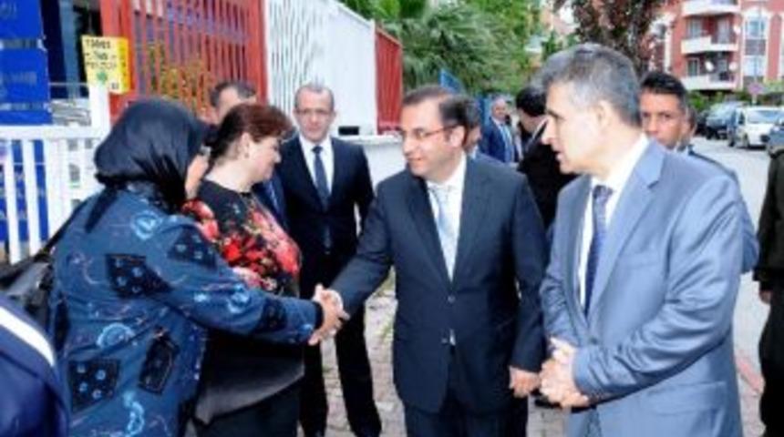 Vali T&uuml;rker, Konyaaltı İl&ccedil;esini Ziyaret Etti