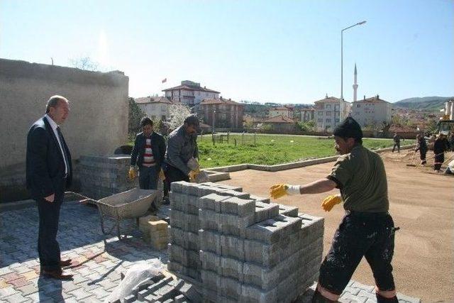 Sungurlu Belediyesi Yol Ve Kaldırım Çalışmalarına Hız Verdi