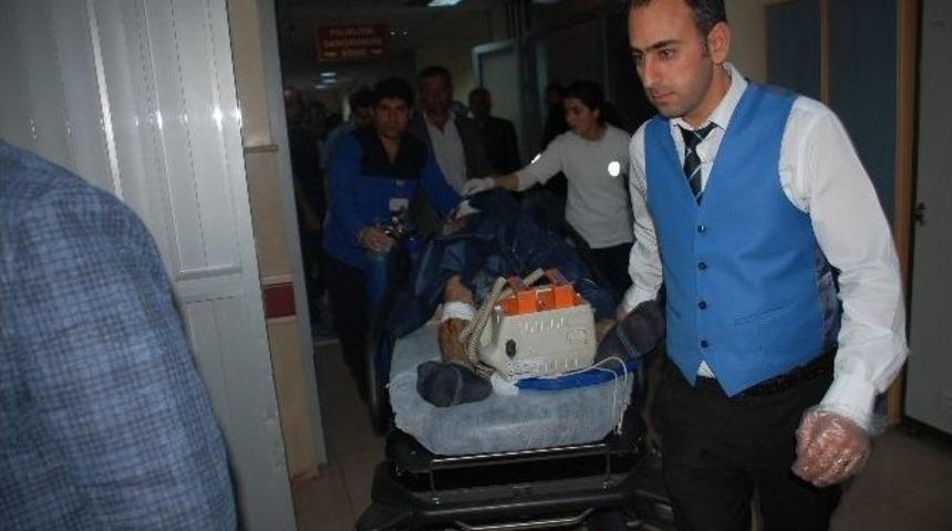 Adıyaman&rsquo;da Otomobil Şarampole Yuvarlandı: 1 Yaralı