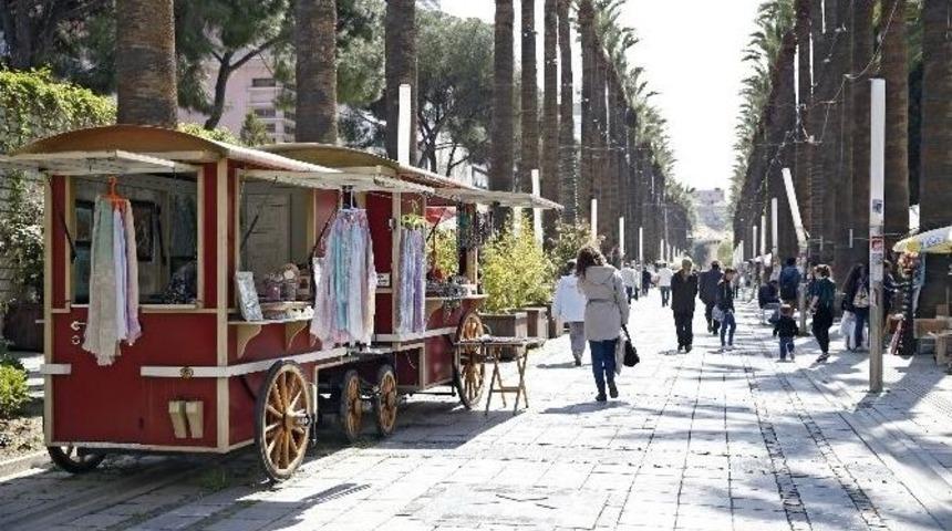 Konak&rsquo;ta Kadınlar Hem &Uuml;retip Hem Kazanıyor