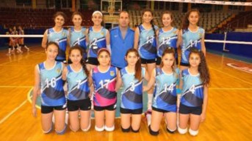 Tarsus Belediyespor Yıldız Bayan Voleybol Takımı Yarı Finalde
