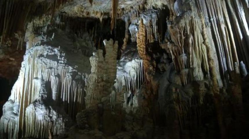 &Ccedil;obanın Keşfettiği Yeraltındaki Pamukkale'ye Ziyaret&ccedil;i Akını