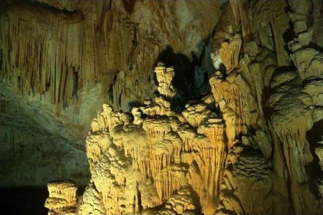 Çobanın Keşfettiği Yeraltındaki Pamukkale'ye Ziyaretçi Akını