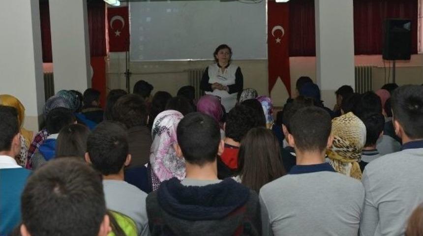 Sağlık Lisesinde, Üniversiteli Olmak Anlatıldı