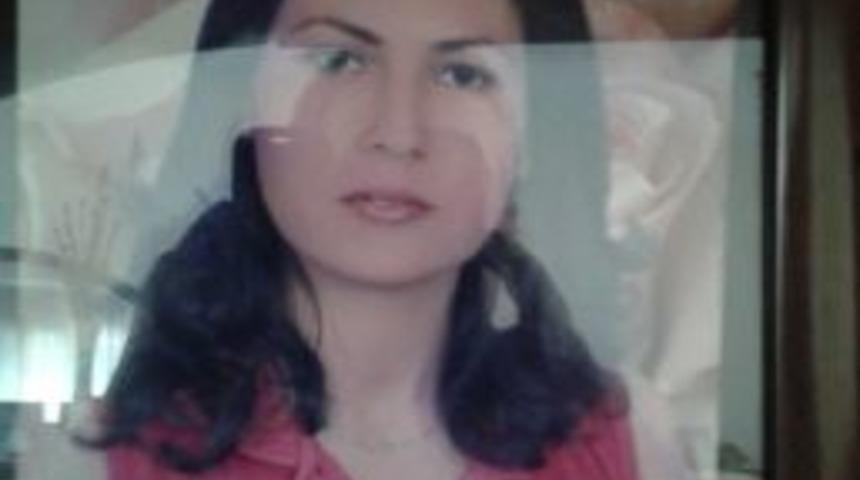 Adana’da Karısını Bıçaklayan Şahıs, Silahla Kendini Eve Kapattı