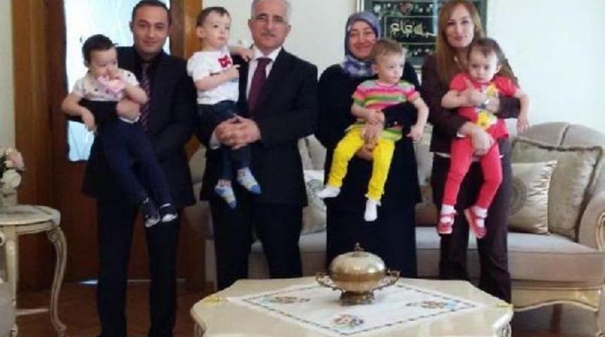 Konya'ya Tayin Olan Polis &Ccedil;ift, D&ouml;rd&uuml;zleriyle Birlikte Vali Tuna'yı Ziyaret Etti