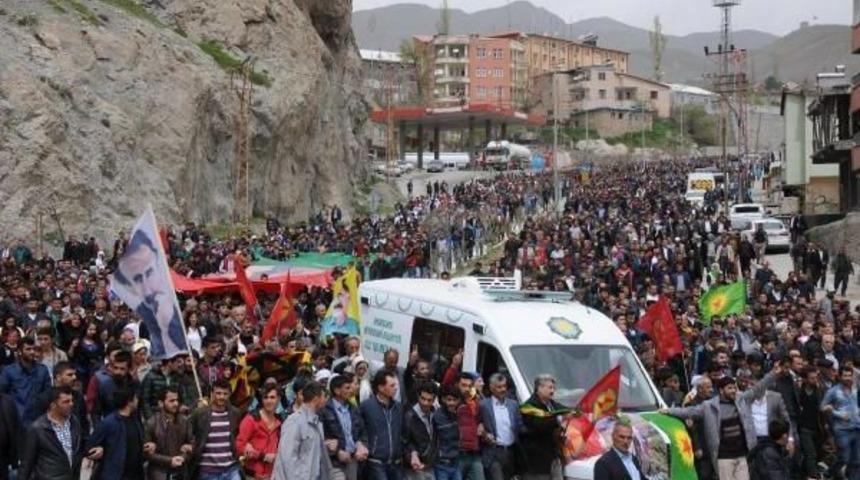Kobani'de &Ccedil;atışmada &Ouml;len Ypg'li, Hakkari'de Toprağa Verildi