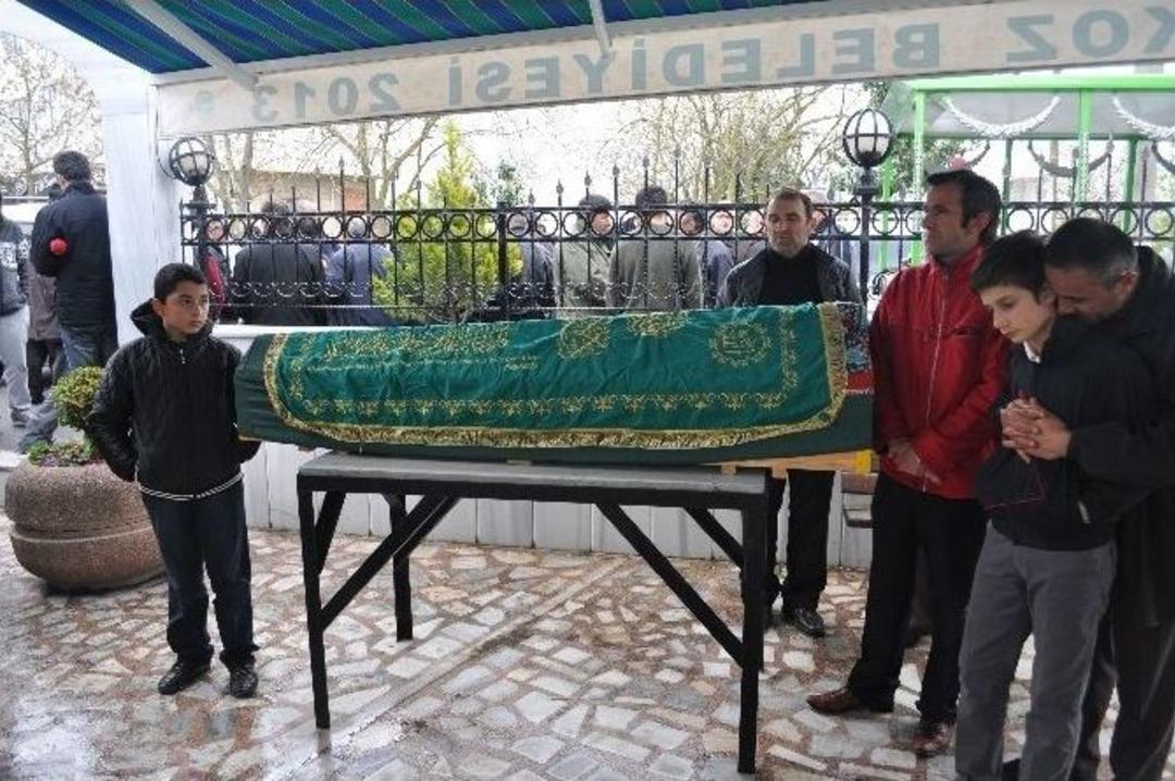 Beykoz&rsquo;daki Otob&uuml;s Kazasında &Ouml;len Kadın Son Yolculuğuna Uğurlandı