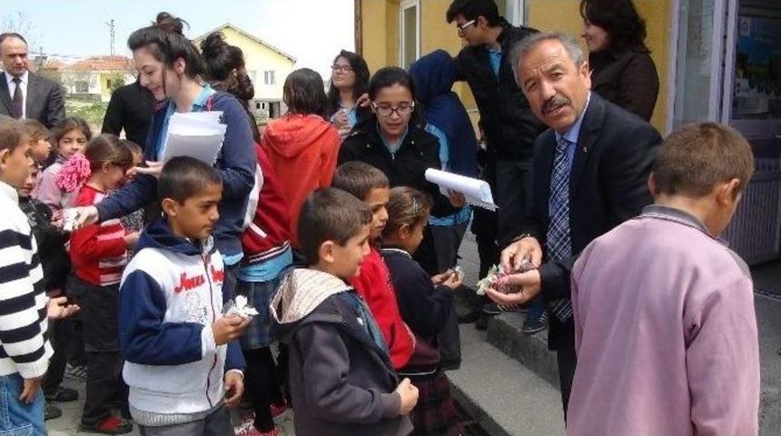 Sağlık &Ouml;ğrencilerinden Kardeş Okula Yardım Eli