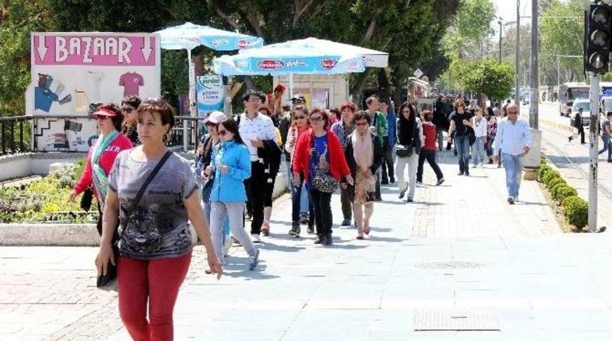 Antalyalılar Partilerin Se&ccedil;im Vaatlerini Yorumladı