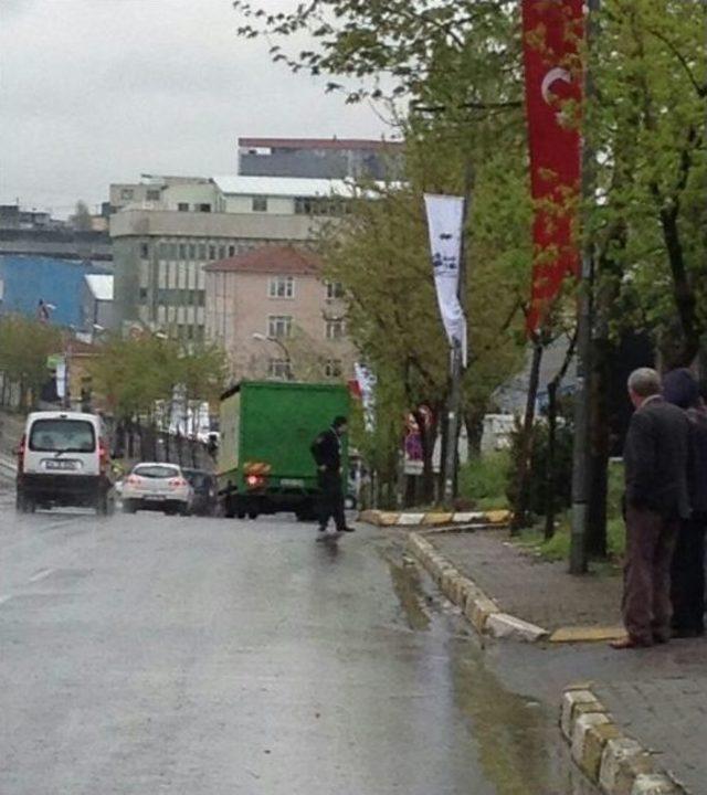 Sinir Krizi Geçiren Güvenlik Görevlisi Polise Ateş Açtı