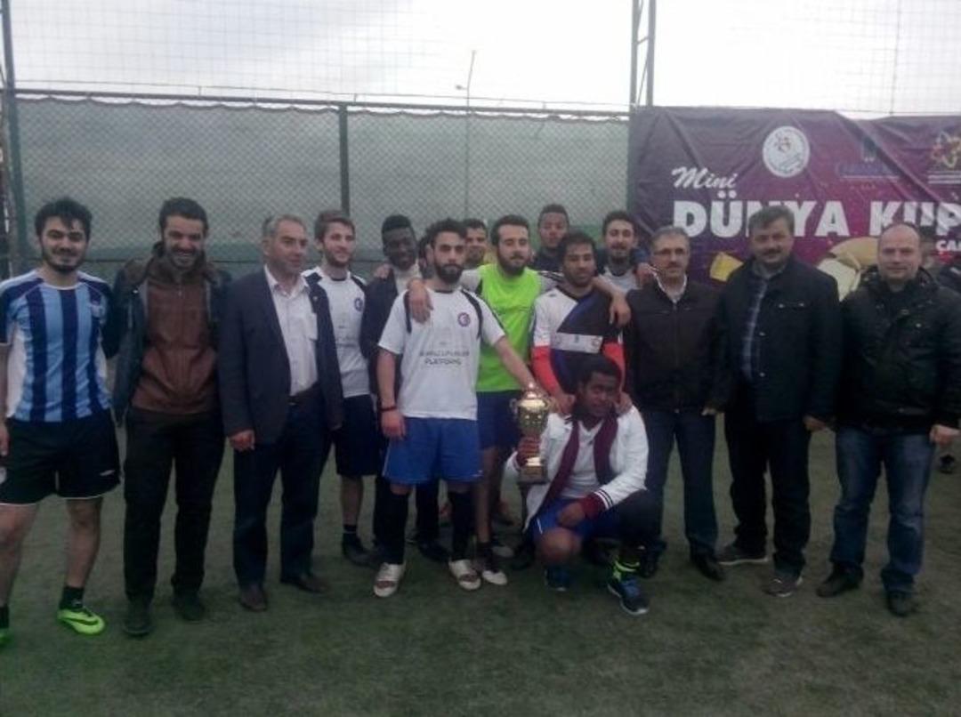 Mini D&uuml;nya Kupası Futbol Turnuvasında 12 &Uuml;lke Yarıştı