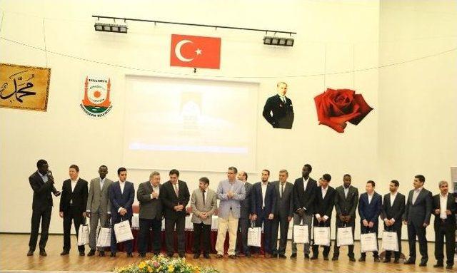 D&uuml;nya Gen&ccedil;leri, Hz Muhammed&rsquo;i Andı 1