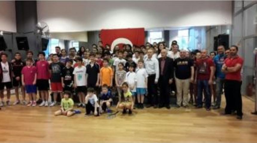 Nil&uuml;fer Belediyespor Squash Şampiyonası&rsquo;ndan &Ouml;d&uuml;lle D&ouml;nd&uuml;