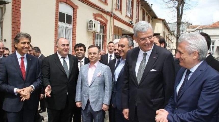 Bakan Bozkır&rsquo;la Tokalaşan Minik &Ouml;ğrenci: "elimi Bir Daha Yıkamayacağım&rdquo;