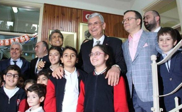 Bakan Bozkır&rsquo;la Tokalaşan Minik &Ouml;ğrenci: "elimi Bir Daha Yıkamayacağım&rdquo; 1