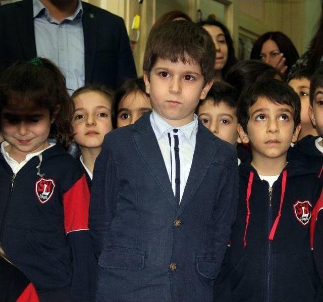 Bakan Bozkır&rsquo;la Tokalaşan Minik &Ouml;ğrenci: "elimi Bir Daha Yıkamayacağım&rdquo; 2