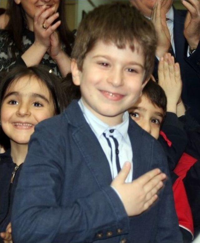 Bakan Bozkır&rsquo;la Tokalaşan Minik &Ouml;ğrenci: "elimi Bir Daha Yıkamayacağım&rdquo; 3