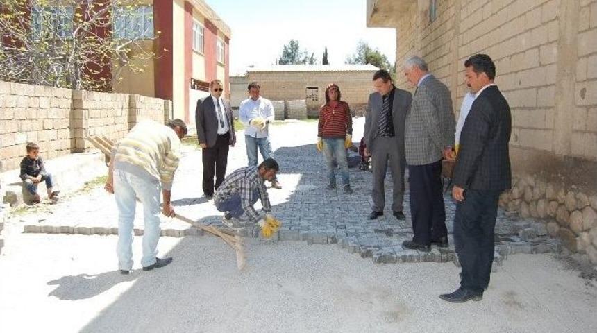 Samsat&rsquo;ın Bağarası K&ouml;y&uuml;ne Parke Taşı D&ouml;şeniyor