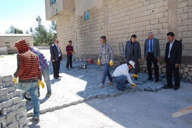 Samsat&rsquo;ın Bağarası K&ouml;y&uuml;ne Parke Taşı D&ouml;şeniyor 1