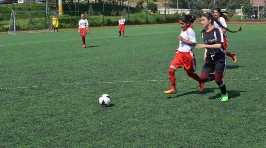 Bay Ve Bayan Futbol Şampiyonları Belli Oldu