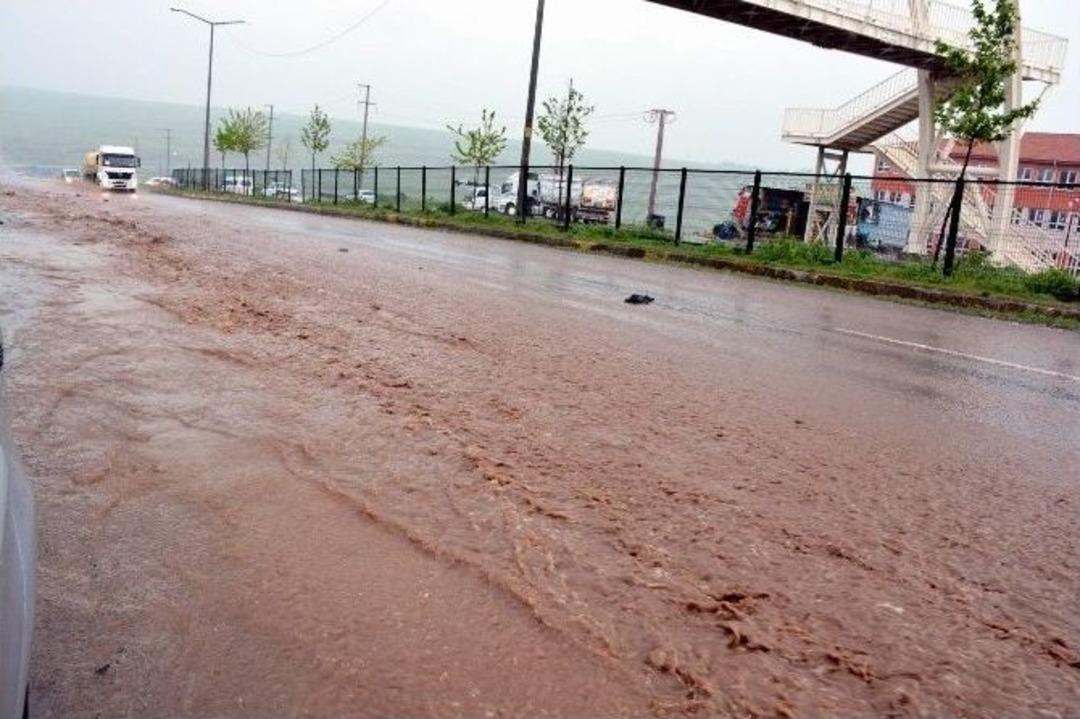 Siverek&rsquo;te Yağış Sele Neden Oldu