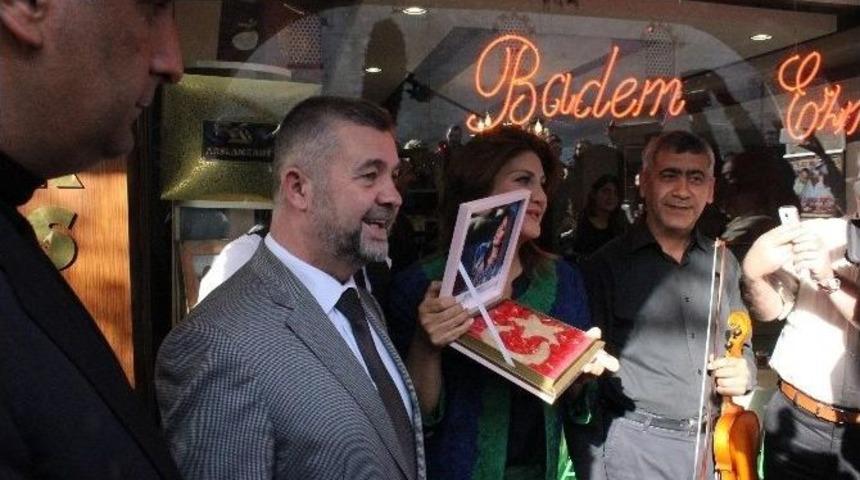 &Uuml;nl&uuml; Sanat&ccedil;ı Edirne&rsquo;de Yetenek Avına &Ccedil;ıktı