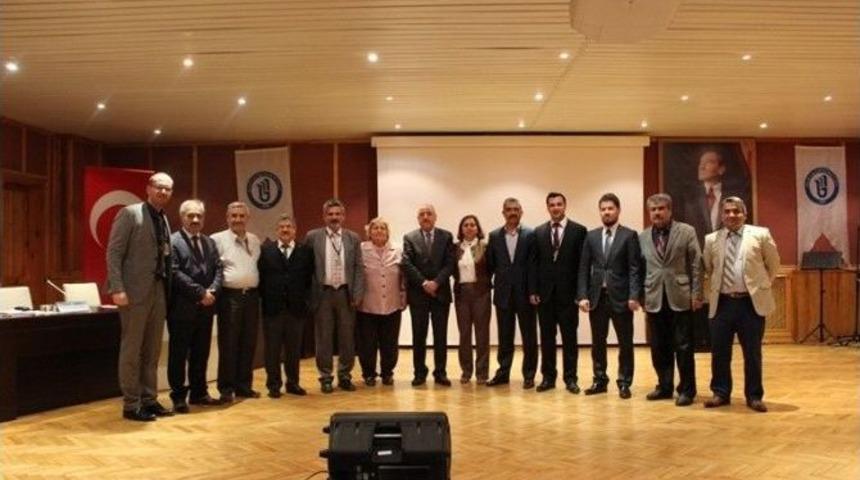 B&uuml; Eğitim Fak&uuml;ltesi Dekanı G&uuml;neş Sempozyumu Değerlendirdi
