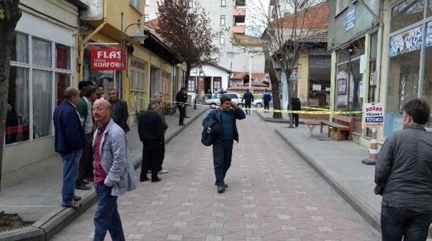 Kahvehane &Ouml;n&uuml;nde Silahla Vurularak &Ouml;ld&uuml;r&uuml;ld&uuml;