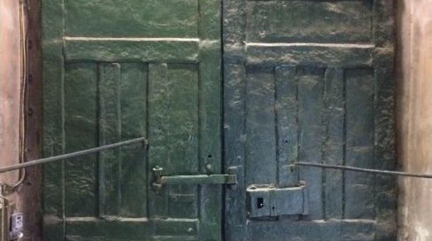 Kapalı &Ccedil;arşı&rsquo;daki Bedesten Esnafının Eylemi S&uuml;r&uuml;yor