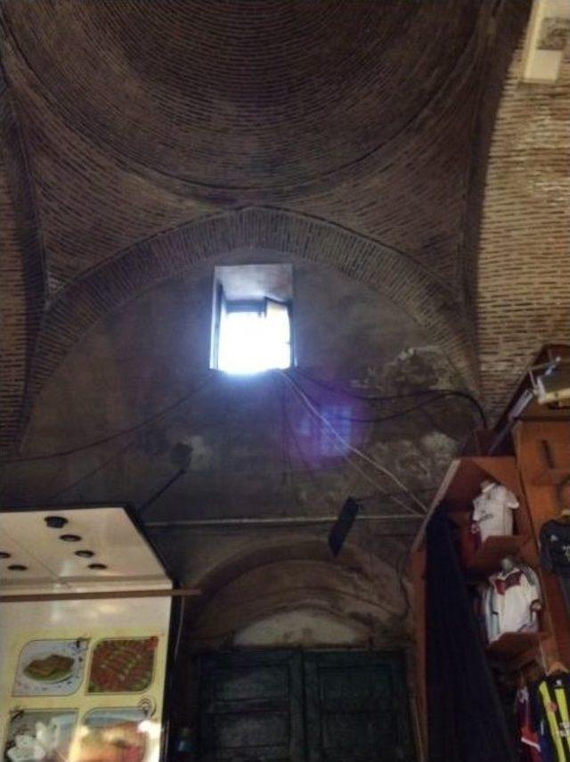 Kapalı &Ccedil;arşı&rsquo;daki Bedesten Esnafının Eylemi S&uuml;r&uuml;yor 2