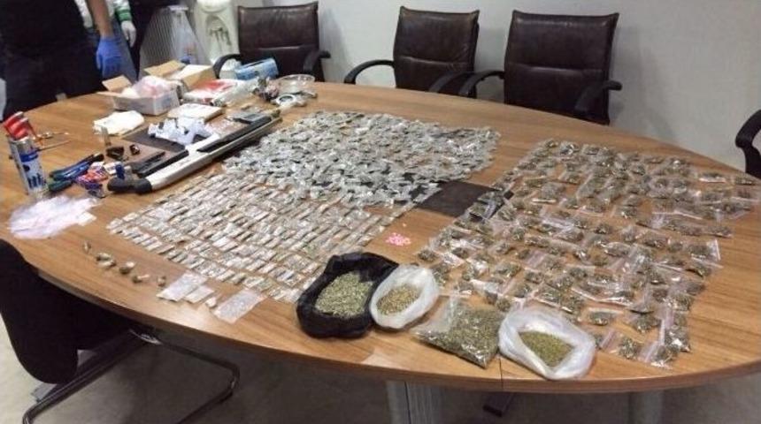 Sarıyer&rsquo;deki Uyuşturucu Operasyonunda 9 G&ouml;zaltı