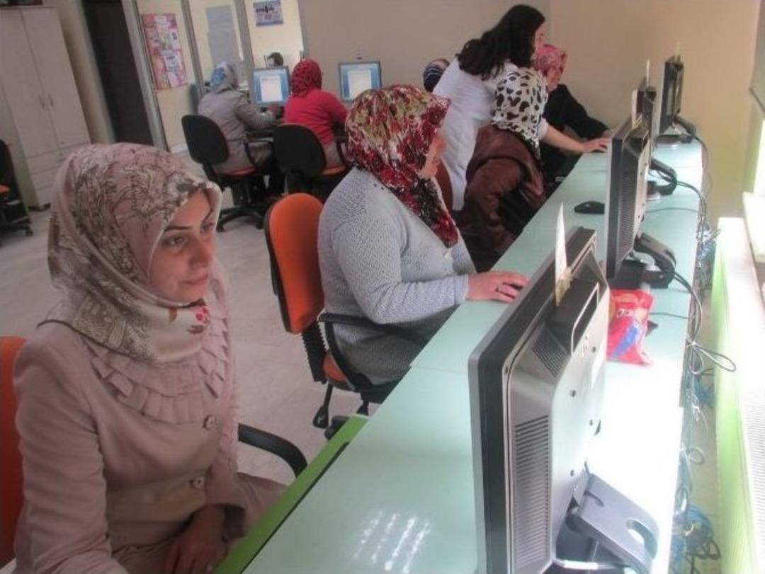 Bilgi Evleri&rsquo;nin Bilge Anneleri