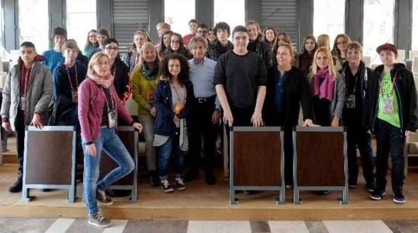 Pasaport Programı &Ccedil;ocuklara Yeni Fikirler Sunuyor