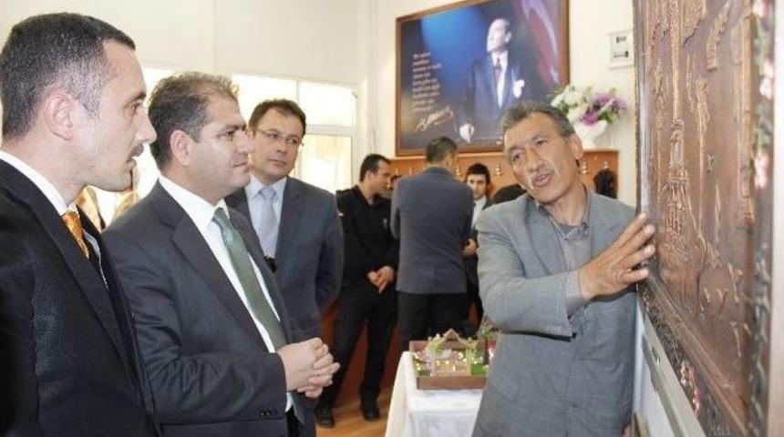 &Ouml;zg&uuml;rl&uuml;ğ&uuml;n Renkleri Resim Sergisi Fo&ccedil;a&rsquo;da A&ccedil;ıldı