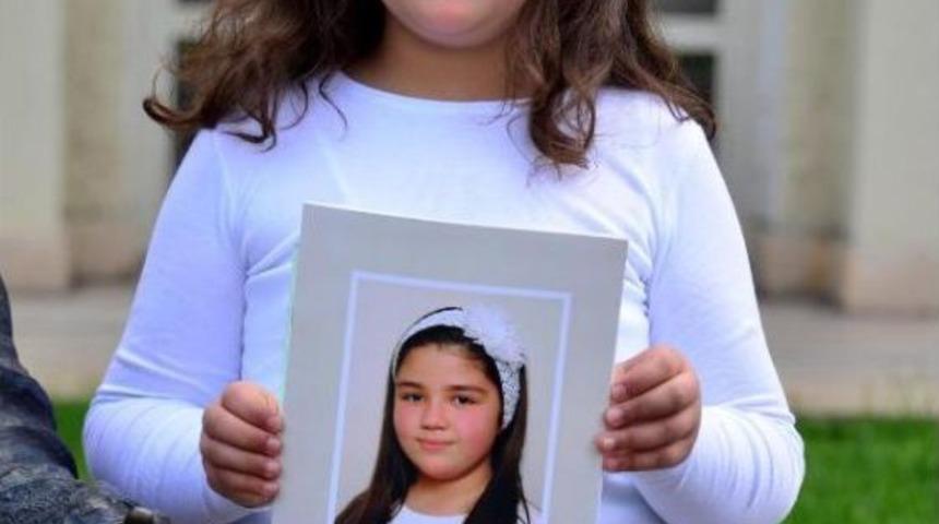 9 Yaşındaki Ekinsu'nun Şiir Kitabının Geliri L&ouml;semili &Ccedil;ocuklara