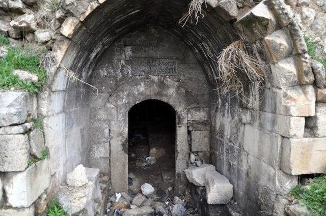 Tarihi Hamamlar Bakımsızlıktan &Ccedil;&ouml;pl&uuml;ğe D&ouml;n&uuml;şt&uuml; 2