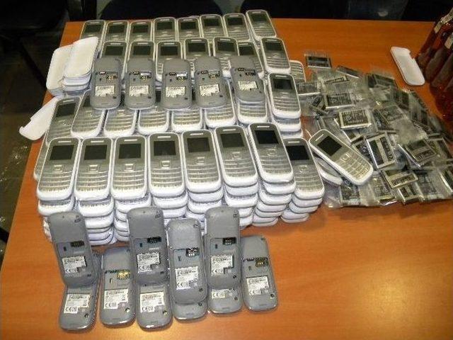 Otomobilin Benzin Deposundan Kaçak Cep Telefonu Ve İçki Çıktı