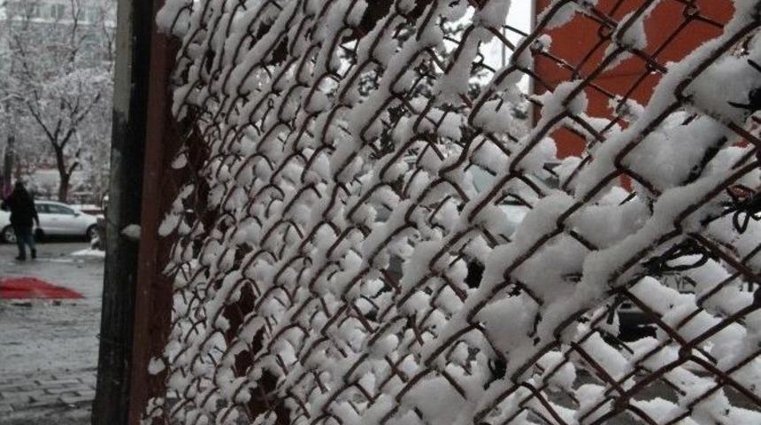 Ardahan&rsquo;da Kar Kalınlığı 20 Santimetreye Ulaştı