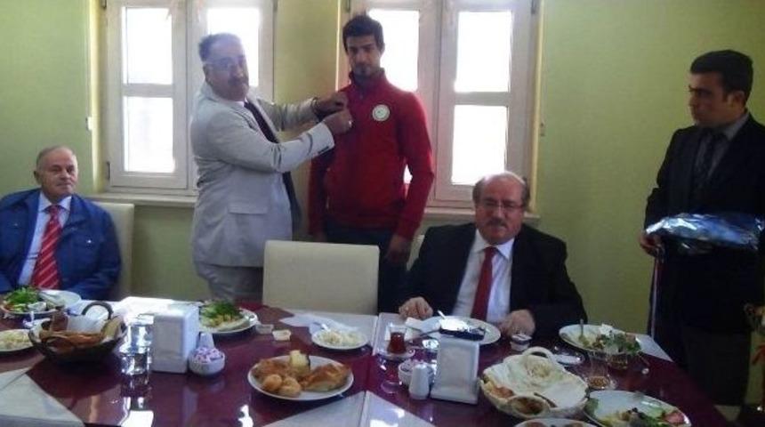 Iğdır &Uuml;niversitesi &Ouml;ğrencisi T&uuml;rkiye Birincisi Oldu