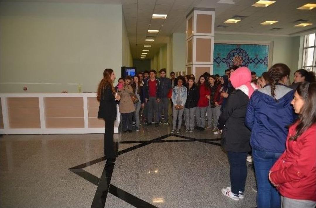 Lise &Ouml;ğrencilerin &Uuml;niversite Ziyaretleri Devam Ediyor