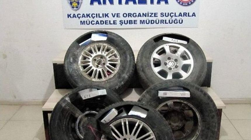 Buzdolabında Ka&ccedil;ak Sigara Polise Takıldı