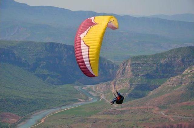 Üniversiteli Havacılardan Botan Vadisi nde Yamaç Paraşütü 1