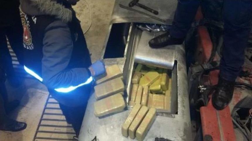 Tır&rsquo;In Yakıt Deposundan 122 Kilo Eroin &Ccedil;ıktı